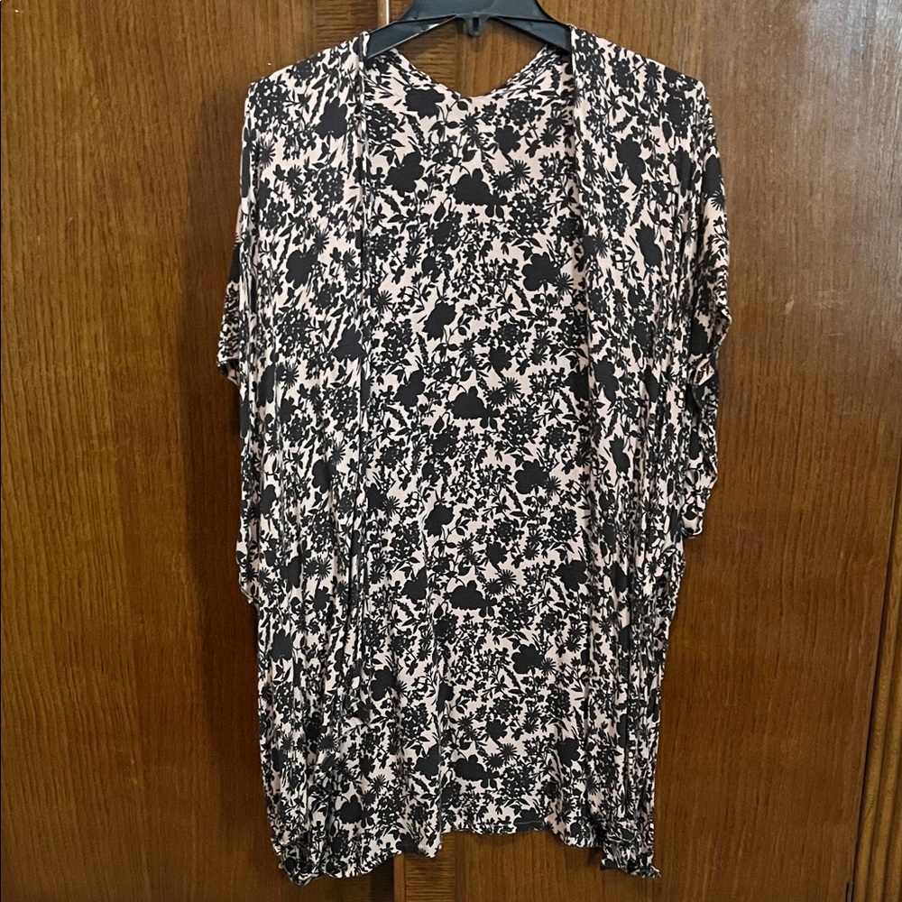 Black and Cream Floral Kimono Cardigan